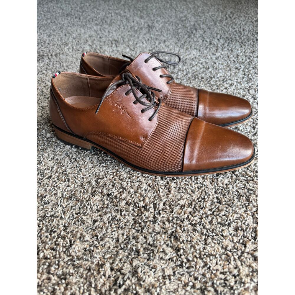Tommy Hilfiger Men’s Brown Cap Toe Dress Shoes Size 9 – Stylish Lace-Up Oxfords